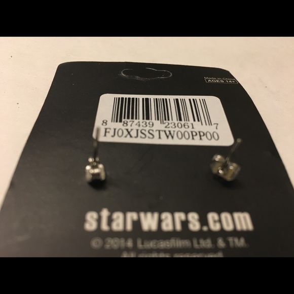 Star Wars Boba Fett Helmet Stud Earrings NEW - Picture 2 of 2
